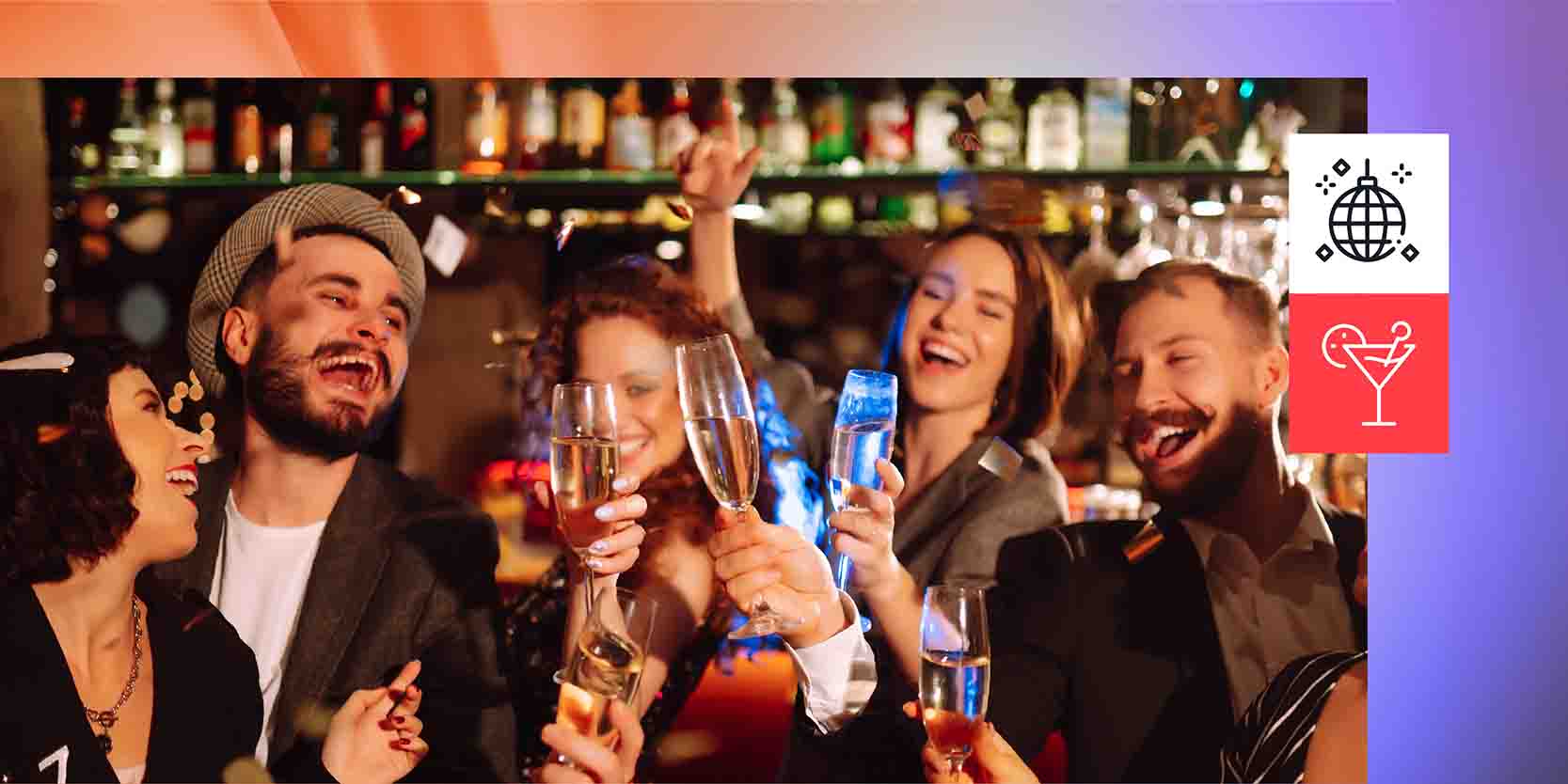 Cinco pessoas com taças na mão celebram em uma festa em bar.