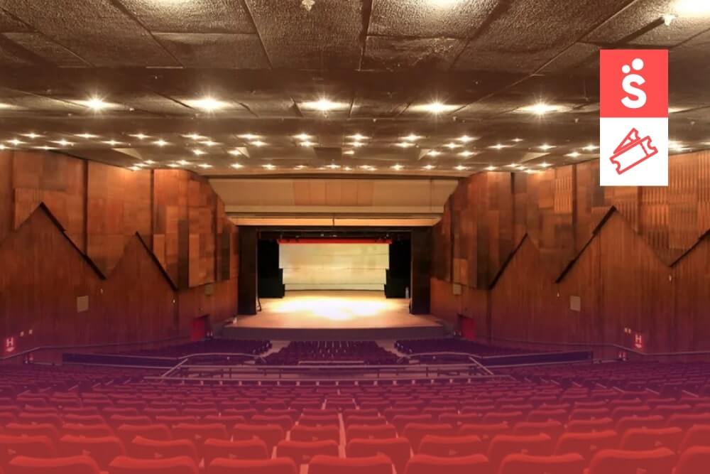 Visão panorâmica de uma sala de teatro